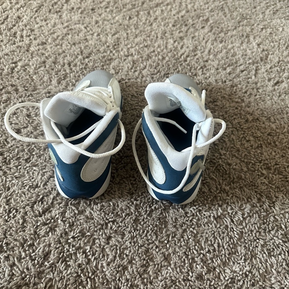 Used Jordan Kids Sneakers - White and Gray - Picture 4 of 5